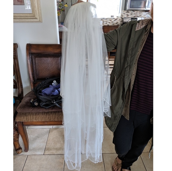 Ivory Veil - Picture 5 of 8